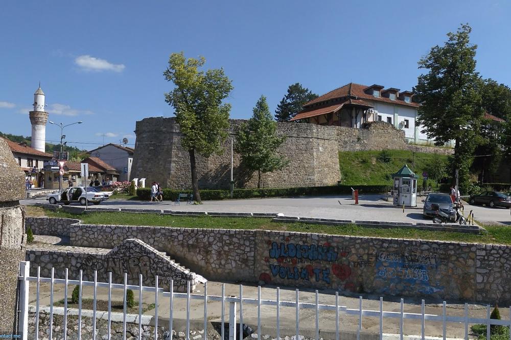 DRAMA U NOVOM PAZARU Učenik pao sa tvrđave, teško povređen