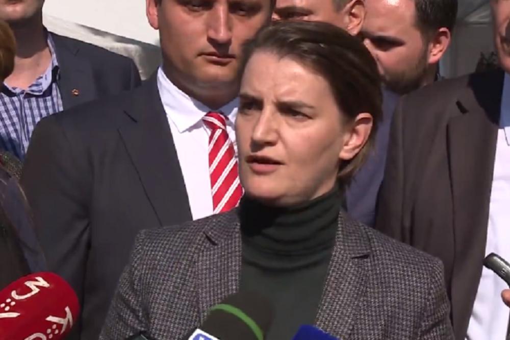 KO SE PLAŠI DA KAŽE NEŠTO PROTIV MENE? Hit razgovor Ane Brnabić sa novinarima o medijskoj slobodi
