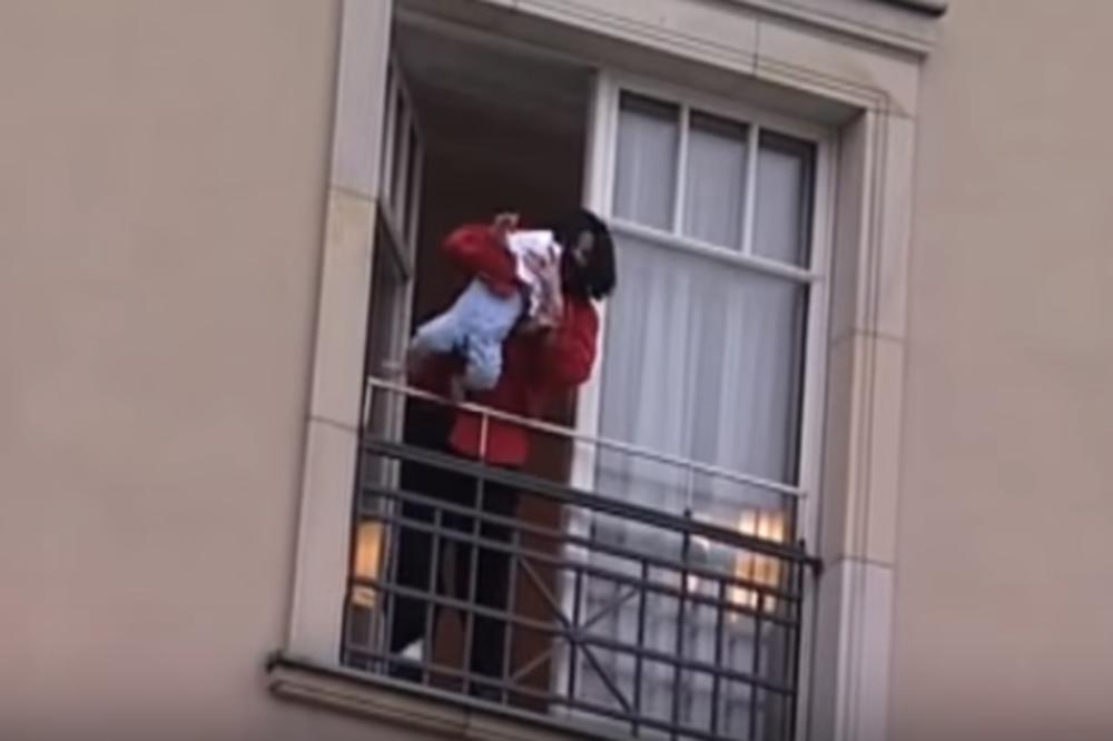 Sećate li se bebe koju je Majkl Džekson umalo bacio s balkona? EVO KAKO NJEGOV SIN IZGLEDA DANAS! (FOTO) (VIDEO)