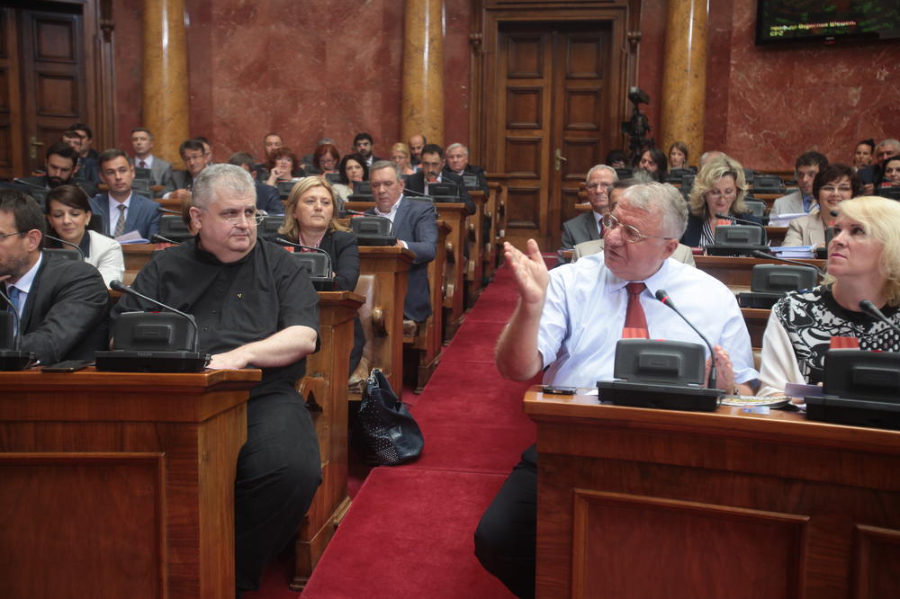 ŠEŠELJ POBESNEO, PA ZAPRETIO: Čanak je govedo, samo motka može da ga opameti!