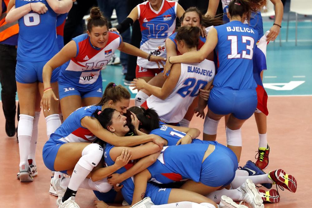 Momenti koje ćemo zauvek pamtiti: Kraljice Evrope u suzama slavile pobedu, a tek kada je krenula himna... (VIDEO)