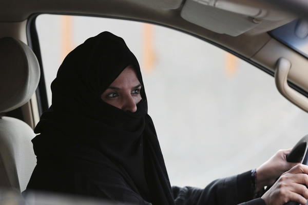 NAKON ŠTO IM JE DOZVOLJENO DA VOZE, LOGIČNO JE USLEDILO I OVO! Otvara se prva vozačka škola za žene u Saudijskoj Arabiji