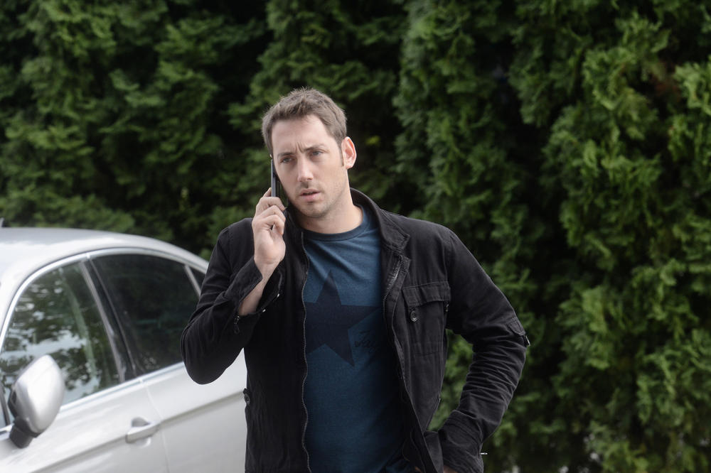 KAO DA JE U ZEMLJU PROPAO: Glumac prebio taksistu, a sad od njega NI TRAGA NI GLASA!