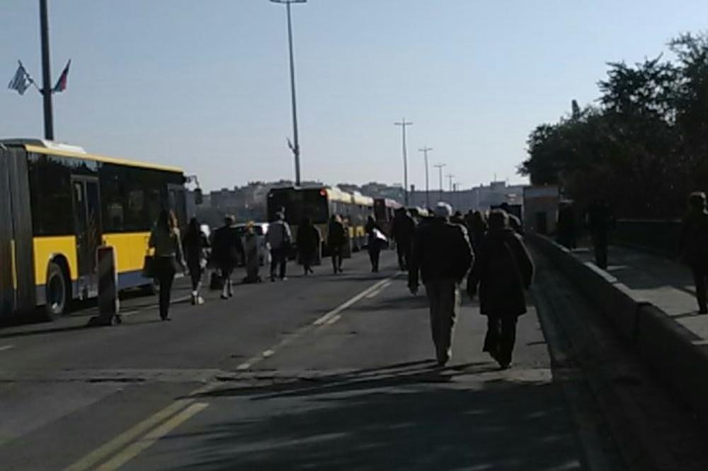 NBG KAO ZABRANJENA ZONA! Totalni kolaps, svi idu peške, kolone kilometarske! (FOTO)