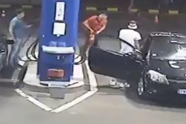 UGASI CIGARETU. UGASI CIGARETU. UGASI JE. NEĆEŠ? OK - nemoj da kažeš da ti NISAM LEPO REKAO! (VIDEO)