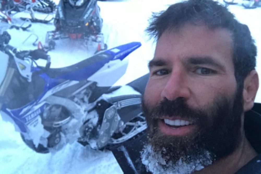 TELOHRANITELJ BILZERIJANA BRUTALNO PRETUČEN: 15 mladića ga tuklo, stali tek kad su mislili da je MRTAV! (VIDEO)