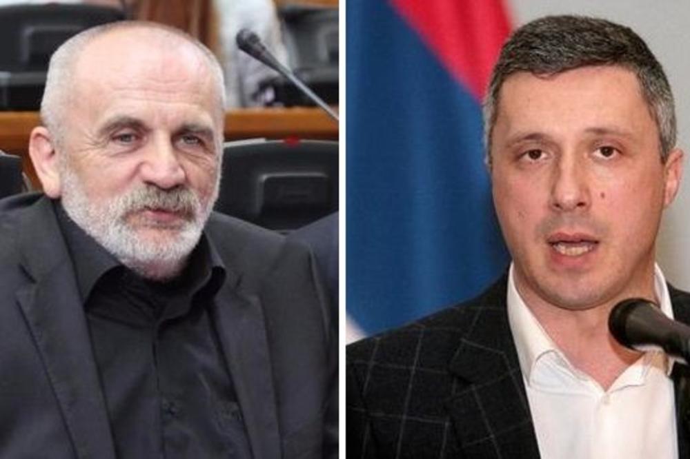 RISTIČEVIĆ: Kamenko Boškić doneo u skupštinu kamen iz kace za kupus, a ne sa Kosova! (FOTO)