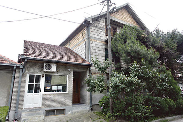 STANIJIN BIVŠI OSTAO BEZ KUĆE! Užasni problemi u životu bivšeg farmera, banka mu oduzela sve. Otac hteo da se UBIJE!