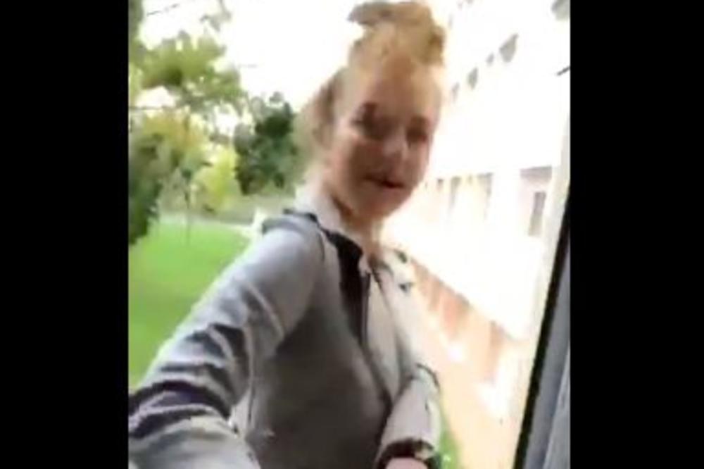 KAKAV LJUDSKI OTPAD: Devojka je sedela na prozoru, a on je onda uradio nešto NAJODVRATNIJE (VIDEO)