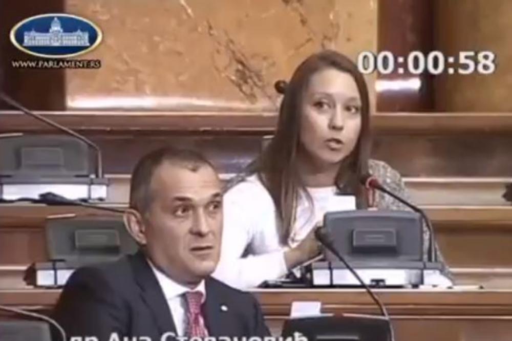 MA TERAJTE SE BRE U K***C! Poslanica DJB žestoko opsovala u Skupštini SRBIJE! (VIDEO)