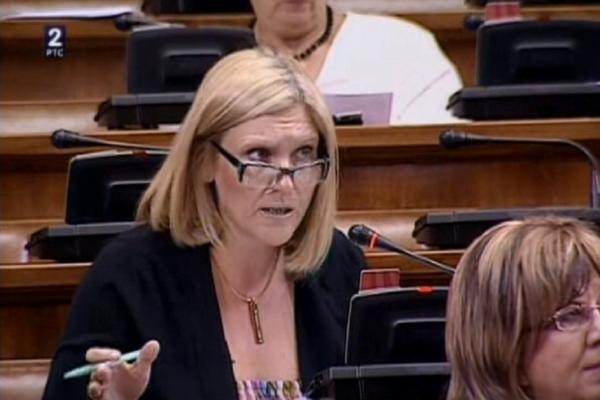 GENERALNA SEKRETARKA SKUPŠTINE ZAPOSLILA KRIMI DRUGARICU: Osuđena zbog maltretiranja radnika, a onda još i NAPREDOVALA!