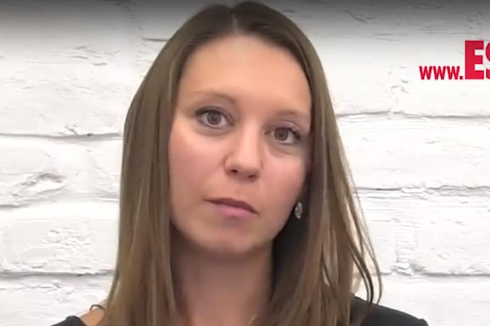 LEPA ANA IZ DJB PREKO NOĆI JE POSTALA POZNATA JER JE POSLANIKE SNS OTERALA U... ZNATE VEĆ GDE! Danas je čitala neprijatne tvitove o sebi. Kako se snašla? A šta mislite :) (VIDEO)