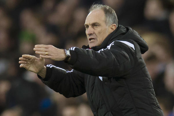 DRAMA! ILI POBEDA ILI METAK U ČELO! Bivši trener Svonsija upao sa puškom u svlačionicu i pretio igračima!