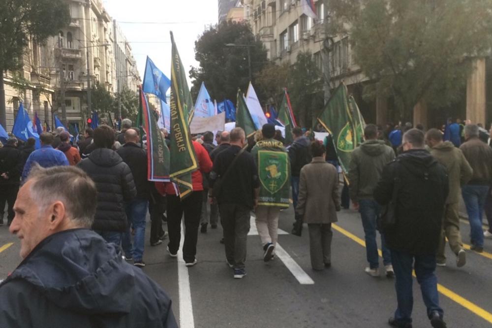 NAROD JE OPET NA ULICAMA! Završen je veliki protest Vojnog i Policijskog sindikata! (VIDEO)