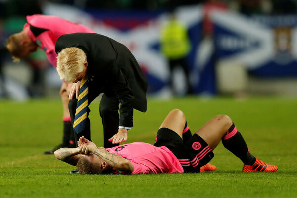 Ostali bez Mundijala zbog genetike i zato sada ubeđuju visoke muškarce i žene da međusobno vode ljubav! (FOTO) (VIDEO)