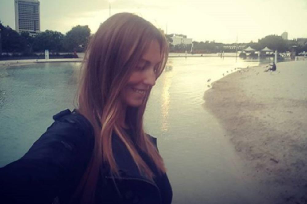 OTAC JOJ JE DOŽIVEO MOŽDANI UDAR, ONA JE PROŠLA KROZ RAZVOD, A SADA... Naša glumica prošla kroz agoniju na AERODROMU: Ko će da odgovara za ovo?