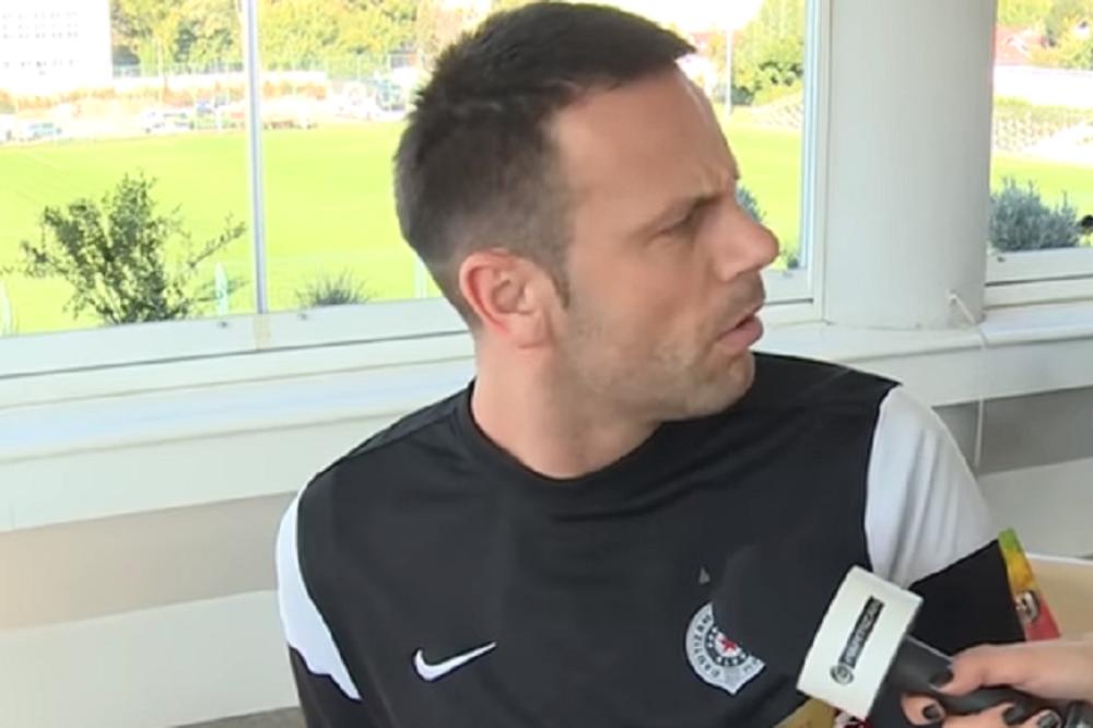 Evo mi ga brat, a evo ga i ovaj Pimpong: Urnebesna reakcija igrača Partizana kad je izvukao sličice igrača Zvezde! (VIDEO)