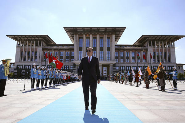 Erdoganova predsednička palata je 4 PUTA VEĆA OD VERSAJA! Mesečni račun za struju iznosi POLA MILIONA DOLARA! (VIDEO)