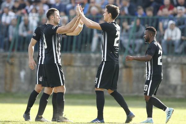 SAMO ON ZNA KAKO MU JE BILO: Fudbaler Partizana je sa naprslinom u kolenu igrao mnogo dugo, ali više nije mogao!