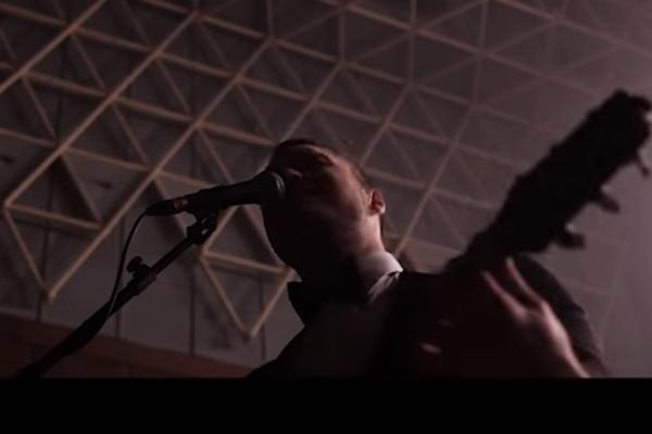 PRIČA KOJA JE ŠOKIRALA BALKAN! DEČKO ŠTA TI RADIŠ SA SVOJIM ŽIVOTOM? Poznati pevač tražio LEŠEVE da iznajmi na DAN, razlog? Morbidno!