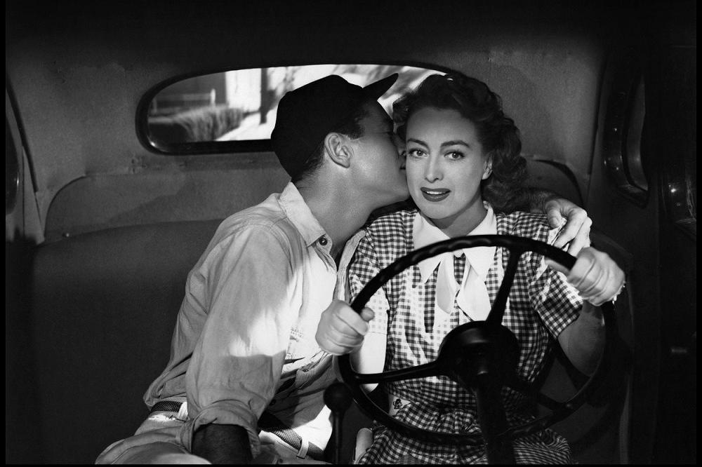 Bez griže savesti krade muževe, i rastura porodice. Dobro je se čuvajte! (FOTO) (GIF)