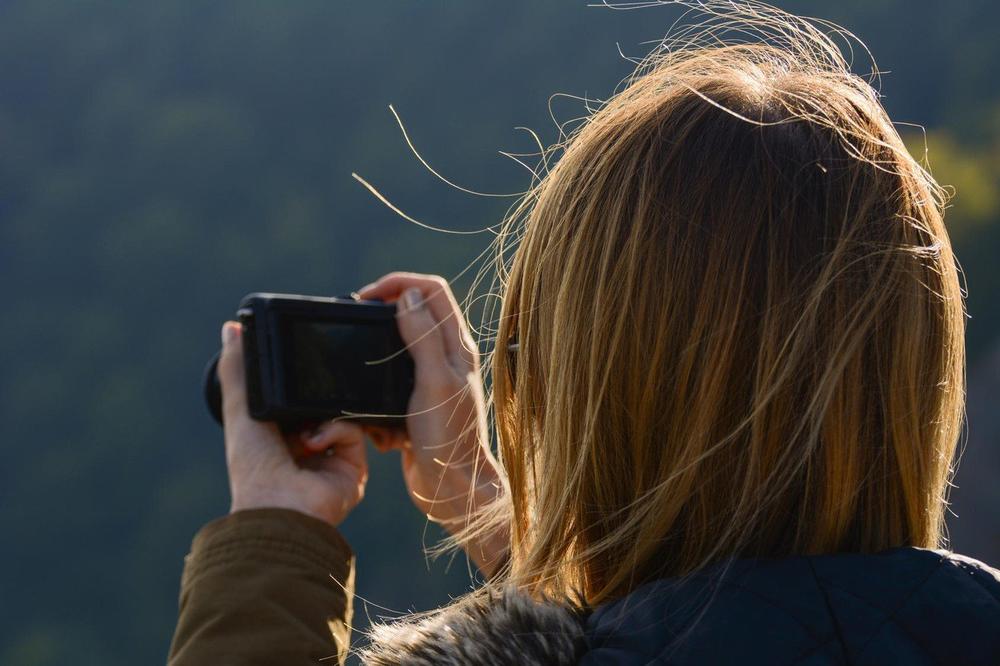 Mislite da ćete imati najlepše FOTKE i da je super zabavno? Evo zašto NE TREBA DA SE ZABAVLJATE SA FOTOGRAFOM!