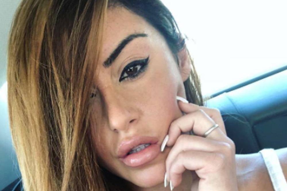 Bila je najmlađa žena u vojsci, a danas MAMI UZDAHE na Instagramu! Muškarcima pada vilica kada je vide! (FOTO)