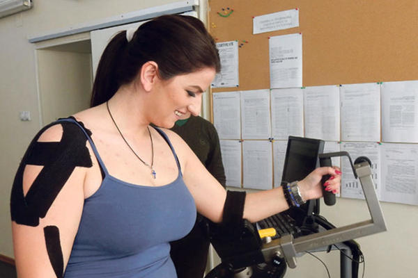 STRAŠNO! Ostala je invalid, a oni okreću glavu! U srpskom rukometu nema pravde, ova devojka je ostavljena na cedilu! (FOTO)