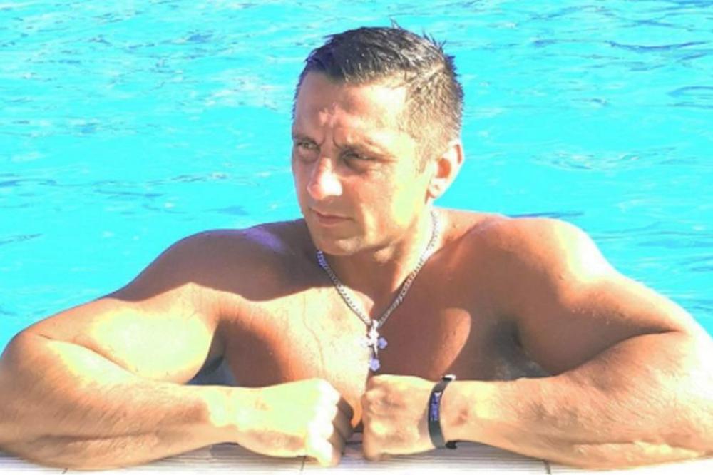 RUSKI DŽEJMS BOND: Poslanik zbog koga žene trče na KONSULTACIJE! (FOTO)