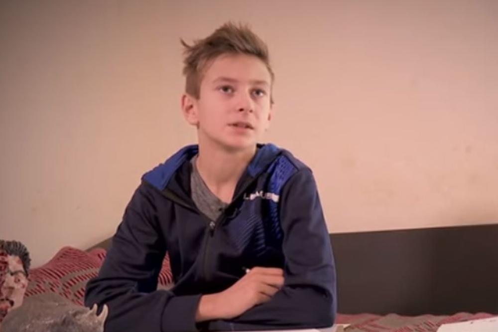 SINIŠU JE NAPUSTILA MAJKA KAD JE IMAO 9 GODINA: Nema WC, živi u bedi, a NJEGOV TALENAT OSTAVLJA BEZ REČI! (VIDEO)