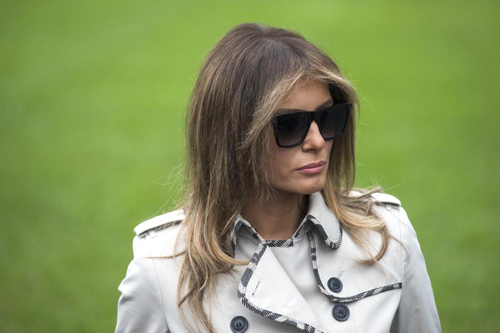 SKINULA NAOČARE ZA SUNCE I NASTAO MUK: Otmena Melanija, svima zapušila usta! (FOTO)