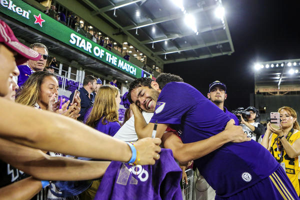 MAJSTORE, SUZE SU OK: Kaka odigrao poslednju utakmicu, nema ko nije plakao na njegovom oproštaju! (VIDEO)