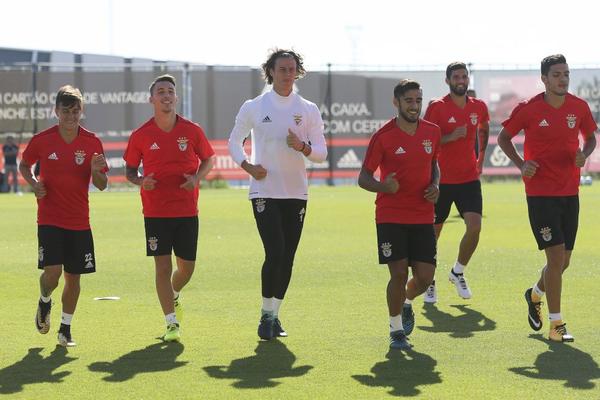 JAO MALERA, JAO NESREĆE! Srbin ispisao istoriju Lige šampiona, pa oživeo scenu iz "Kengura" u stvarnom životu! (VIDEO)