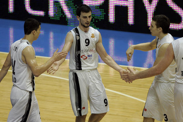 VESTERMAN SE OGLASIO O NAREDNOJ DESTINACIJI! Nije prošlo nekoliko minuta, Grobari su mu preplavili zid porukama! (FOTO)