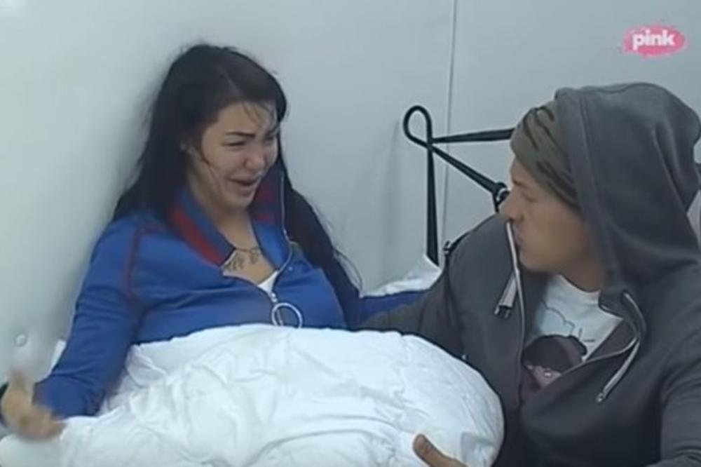 ZATO SE I BIJE NA SVAKIH 5 MINUTA? Veštica se gušila u SUZAMA i priznala da je zaljubljena! Ne, nije Đekson - u pitanju je jedan OGROMAN MOMAK iz Zadruge! (VIDEO)