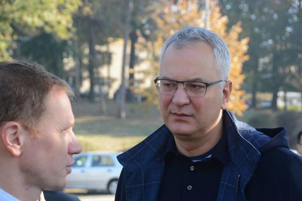 NAPREDNJACI IZBEGAVAJU ODGOVORNOST ZA SMRT RANKA PANIĆA NA PROTESTU 2008: Šutanovac brani studente kojima sude zbog demonstracija (VIDEO)