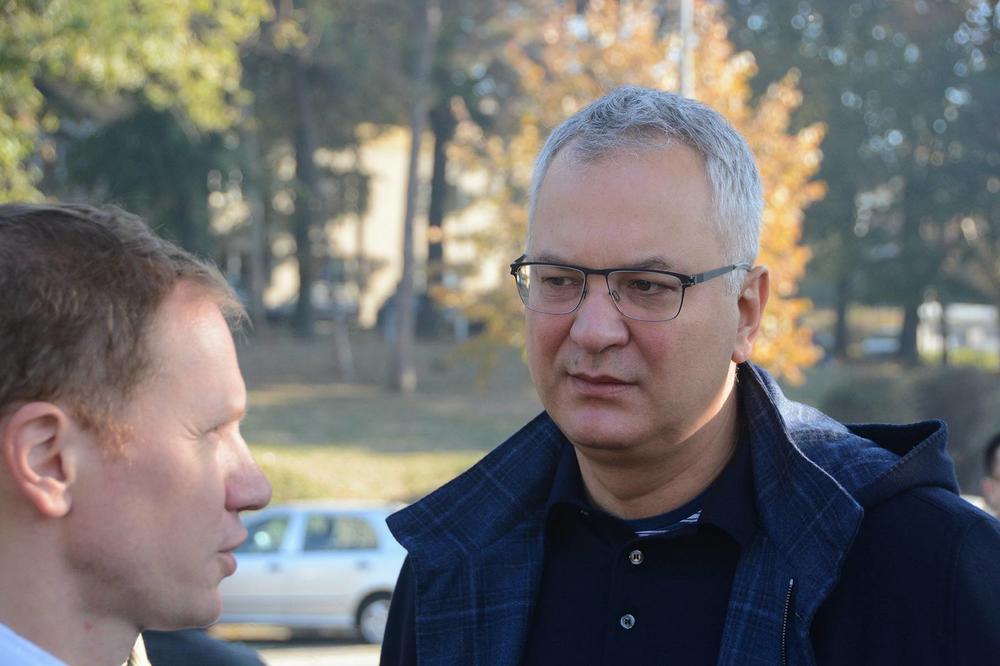 NAPREDNJACI IZBEGAVAJU ODGOVORNOST ZA SMRT RANKA PANIĆA NA PROTESTU 2008: Šutanovac brani studente kojima sude zbog demonstracija (VIDEO)