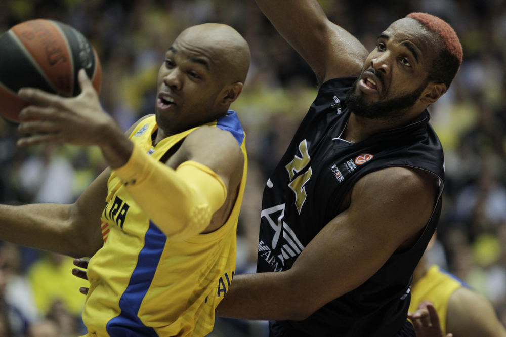 SEMJUELS STIGAO U BEOGRAD: Grobarima će se posebno dopasti majica sa kojom je ispozirao! (FOTO)