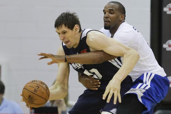 Samardo Samjuels je stigao u Pionir i još jednom pokazao koliko je navučen na društvene mreže! (FOTO)