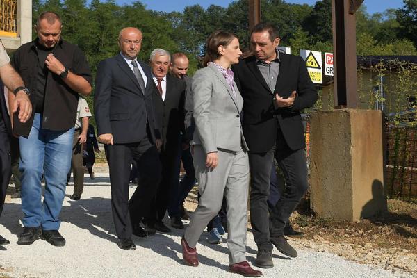 Brnabić o aferi Vulinova tetka: Svejedno mi je, besmisleno je da se uvek o tome govori