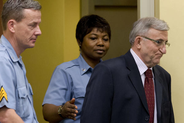 HAŠKI OSUĐENIK VLADIMIR LAZAREVIĆ UČIĆE STUDENTE VOJNE AKADEMIJE: Na katedru vraćaju još oficira iz rata na Kosovu