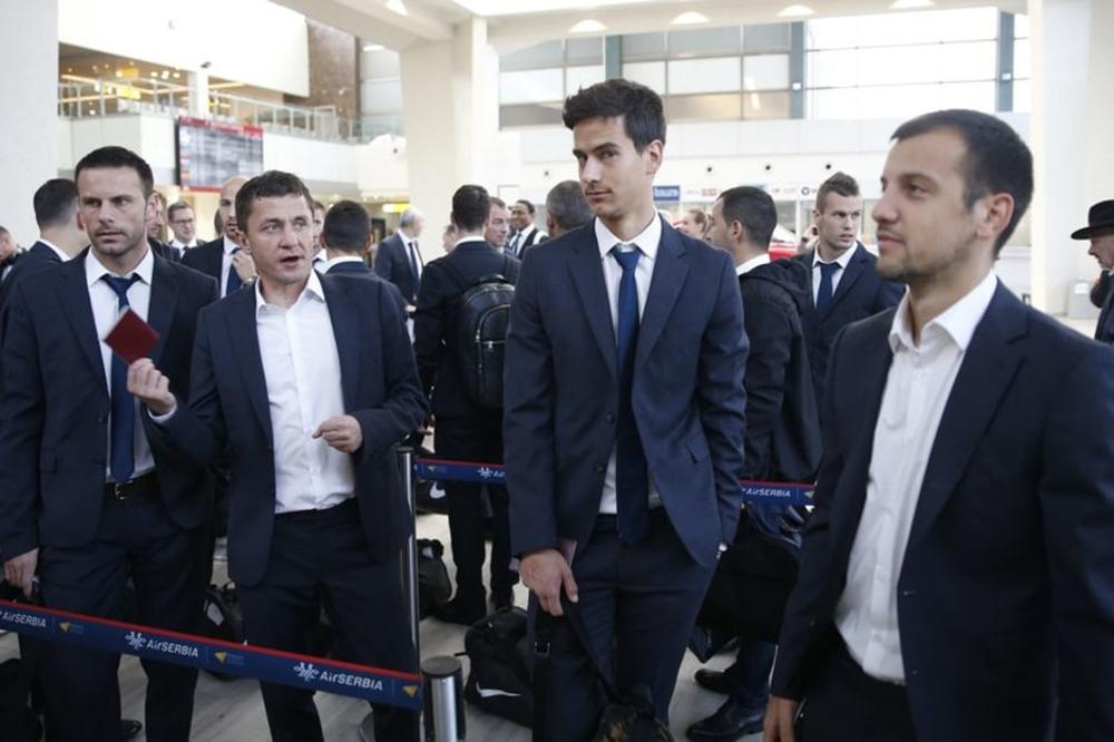 ĐUKIĆ POVEO 21 IGRAČA U ALBANIJU: Ne idemo da vodimo politiku! Nama je ovo krucijalna utakmica! (FOTO)