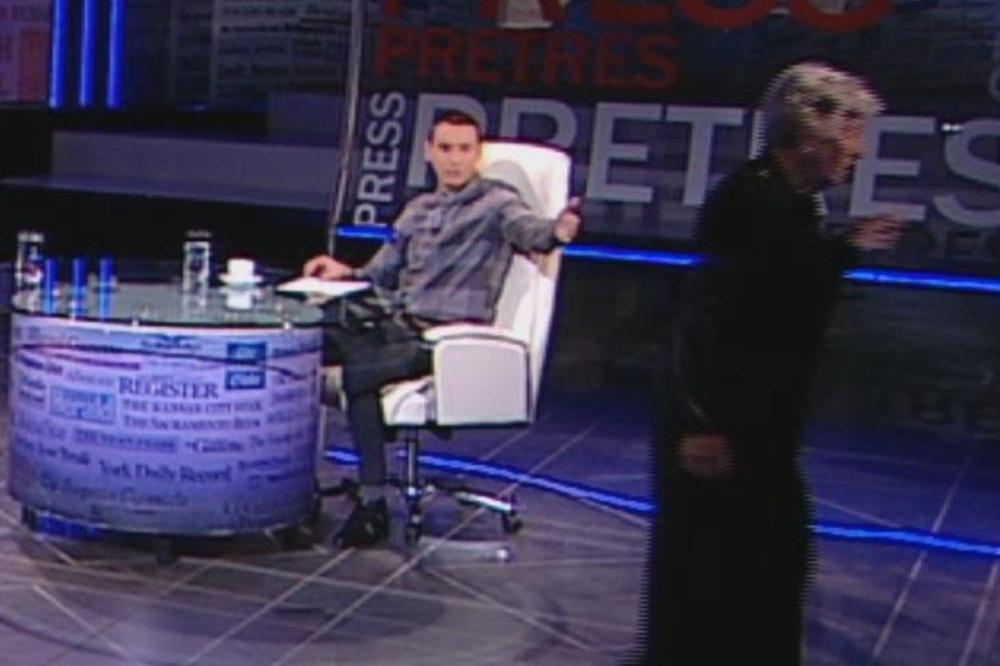 VODITELJ NAPAO EVU RAS: Niste vi glumili POHOTNU bakicu, kao da ste želeli taj se*s! Glumica POLUDELA, napustila snimanje BESNA!