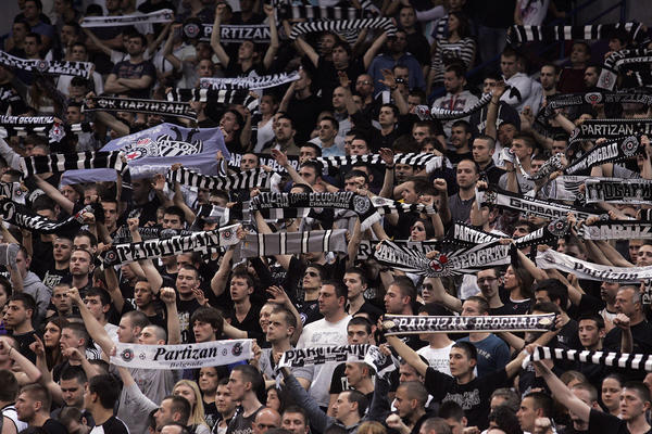 TOTALNO RASULO U PARTIZANU! Igrači mole Grobare da ih zaštite: Ukinuli su nam čak i ishranu!