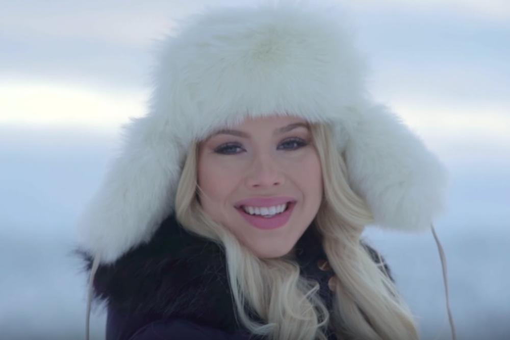 Ida Ovmar je jedna od najlepših žena na svetu, a kad uzme pušku  nema joj ravne! (FOTO) (VIDEO)