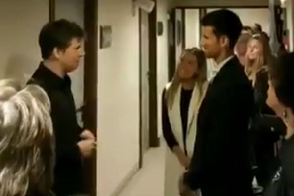 ŽENO, KAKO SI USPELA: Novak bio sa Jelenom na koncertu i svi impresionirani zbog linije koju je pokazala posle porođaja! (FOTO) (VIDEO)