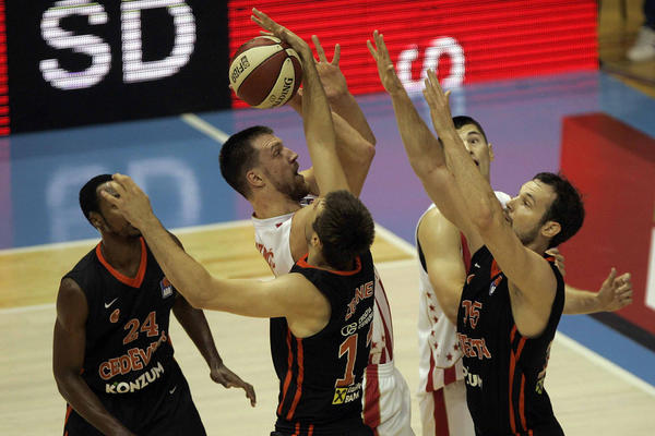 Htela ga je Zvezda, ali je on otišao u Strazbur! (FOTO)