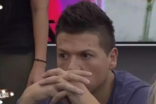 SLOBO, GORI SI OD ŽENE U PMS-U! Razvod, venčanje, brak, bivša-sadašnja-buduća žena... Sad mu je ŽAO bivše, ali u krevetu sa LUNOM nije razmišljao o njoj...