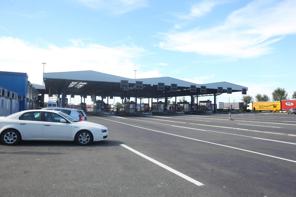 GRANIČARI PALI ZBOG KORUPCIJE! Uzimali po 50 EVRA da propuštaju kamione, uhapšeno čak 30 RADNIKA