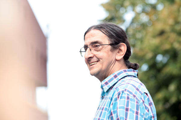 JEZIVI DETALJ niko nije primetio! Otac Zorana Marjanovića je na SVIM SLIKAMA NASMEJAN, ali to nije sve!